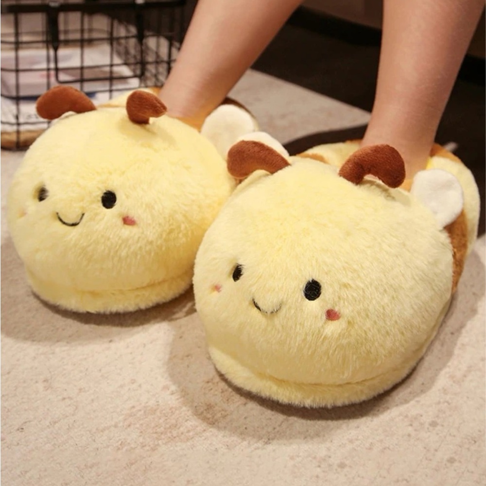 Bee Design Slippers ❤️